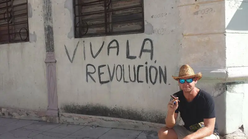 Viva la Revolución, with a cigar.