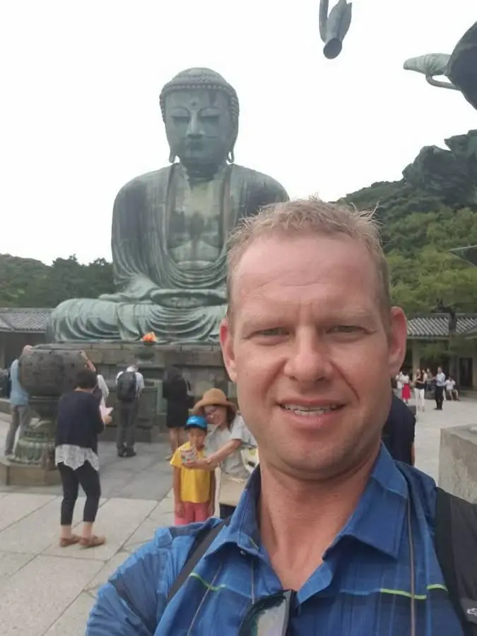 A selfie in front of the giant bronze Great Buddha of Kamakura